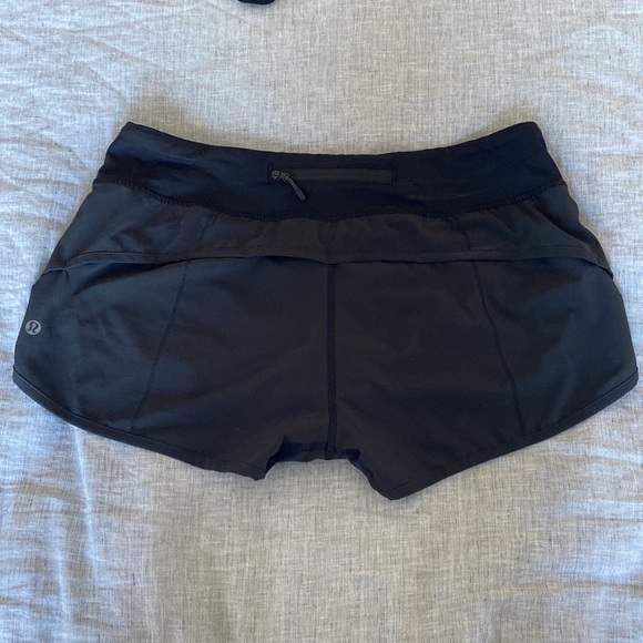 Lululemon speed up short, low rise, 2.5” inseam, size 8 - Picture 2 of 3